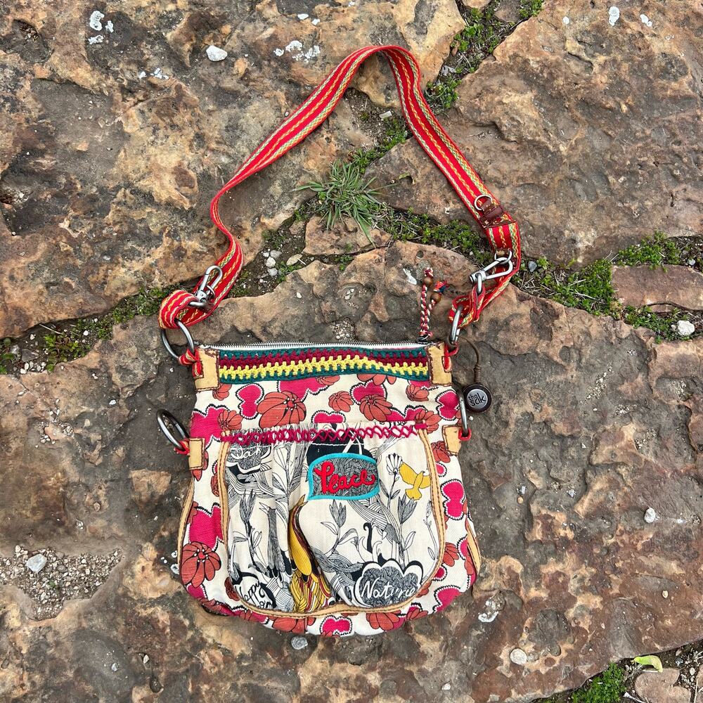 The Sak Sakroots Peace Red Circle Art Deco Cross Body Canvas Purse
